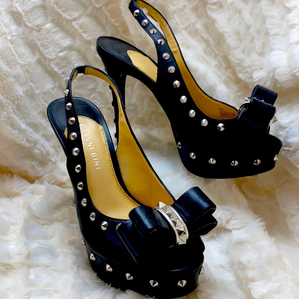 GIANNI BINI NWOT platform bow and studs, cute!!!